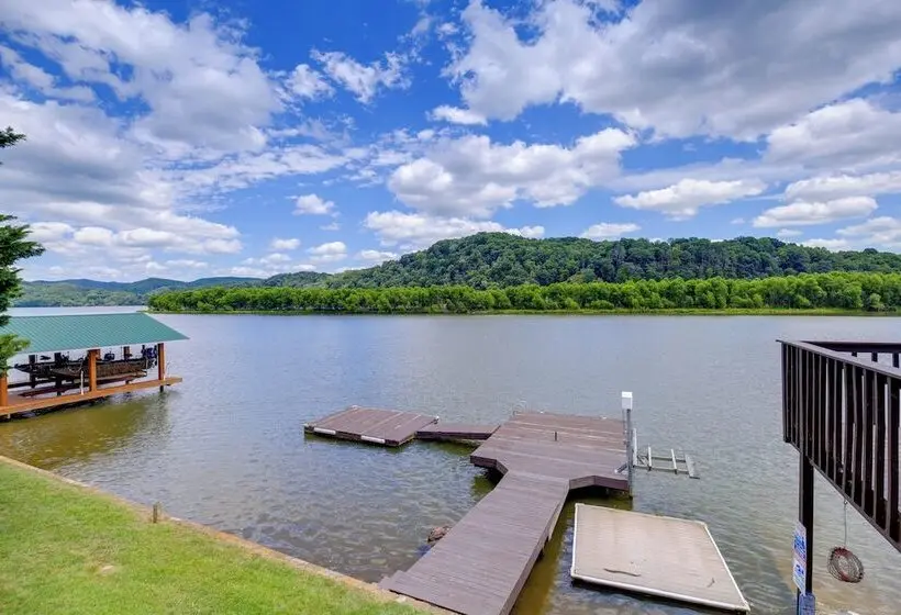 Fire Pit & Floating Dock! Claytor Lake Hideout