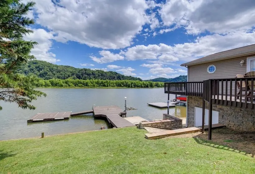 Fire Pit & Floating Dock! Claytor Lake Hideout