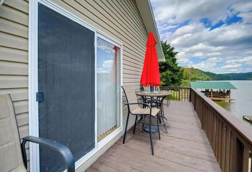 Fire Pit & Floating Dock! Claytor Lake Hideout