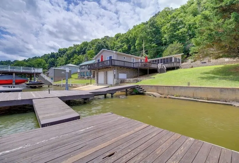 Fire Pit & Floating Dock! Claytor Lake Hideout