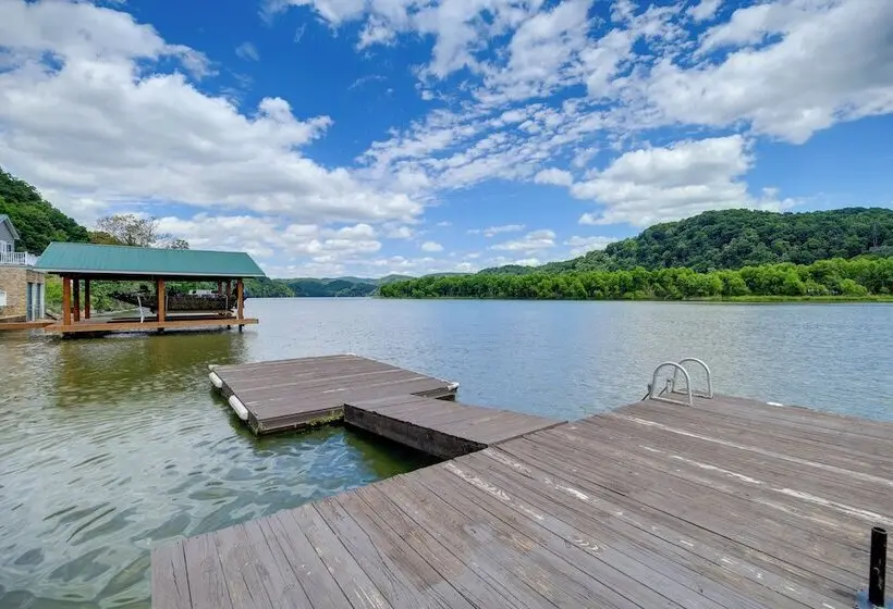 Fire Pit & Floating Dock! Claytor Lake Hideout