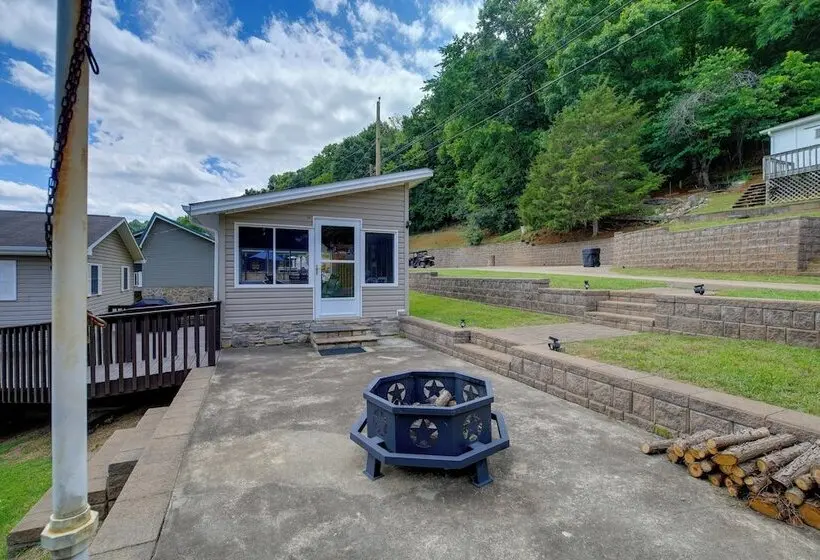 Fire Pit & Floating Dock! Claytor Lake Hideout