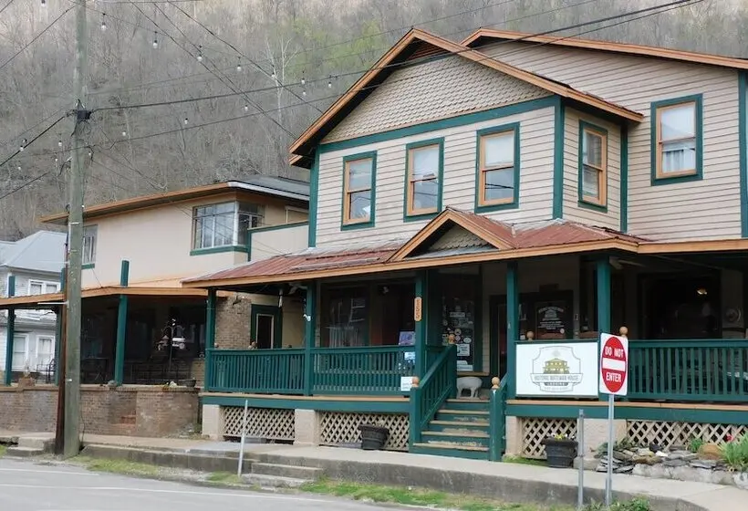 ホテル Historic Matewan House Lodging