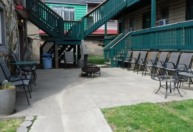 ホテル Historic Matewan House Lodging