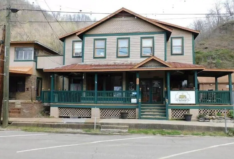 ホテル Historic Matewan House Lodging