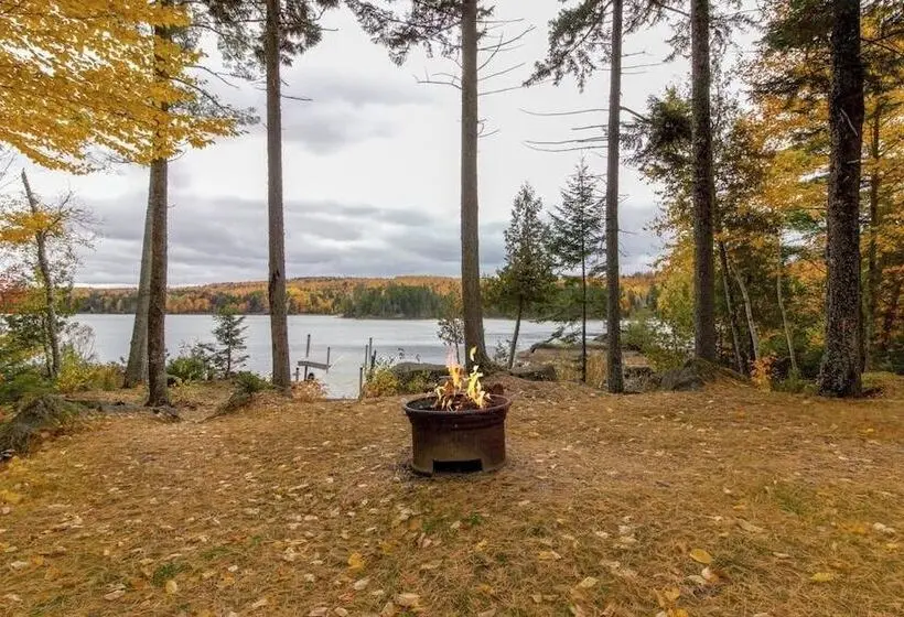 Lakefront Cabin With Lake Views, Cable, Beach Access & Private Dock