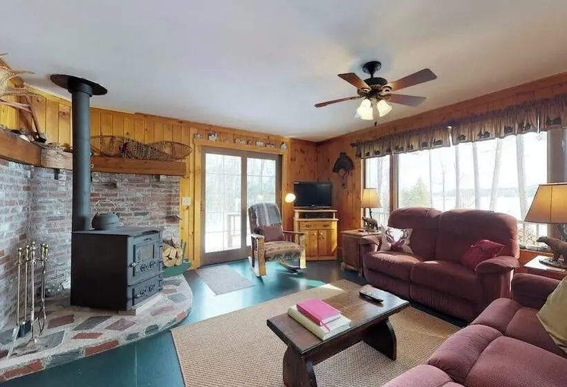 Lakefront Cabin With Lake Views, Cable, Beach Access & Private Dock