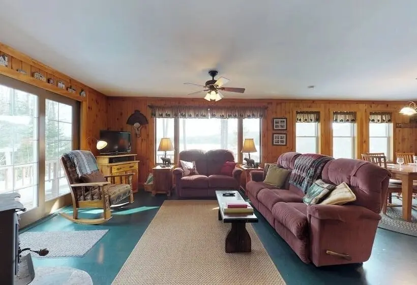 Lakefront Cabin With Lake Views, Cable, Beach Access & Private Dock
