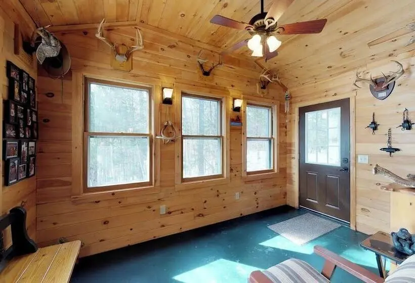 Lakefront Cabin With Lake Views, Cable, Beach Access & Private Dock