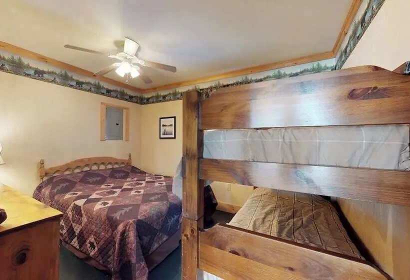 Lakefront Cabin With Lake Views, Cable, Beach Access & Private Dock