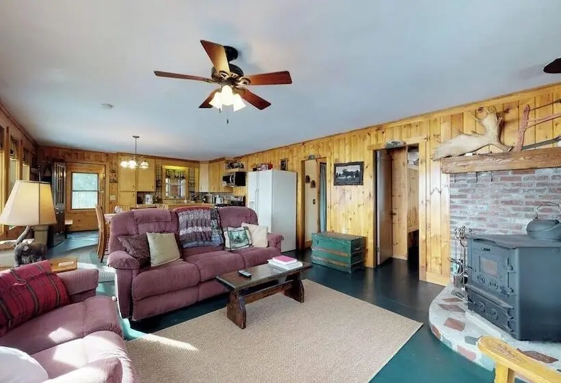Lakefront Cabin With Lake Views, Cable, Beach Access & Private Dock