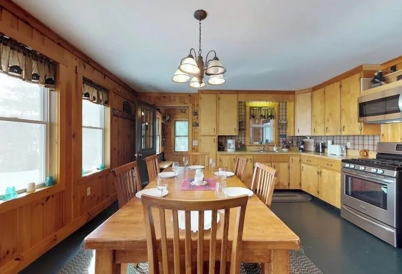 Lakefront Cabin With Lake Views, Cable, Beach Access & Private Dock