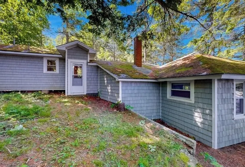Lakefront Cottage With Dock, Screened Porch, & Island In Biscay Pond