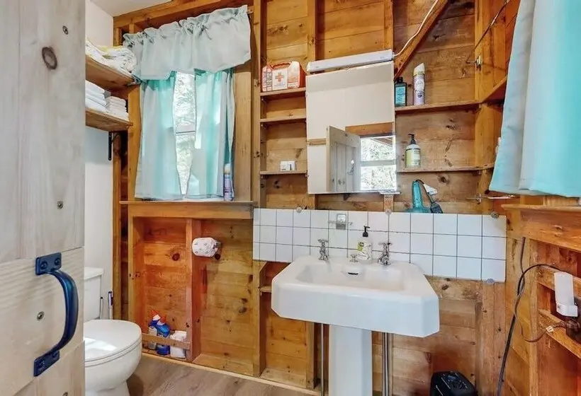 Lakefront Cottage With Dock, Screened Porch, & Island In Biscay Pond