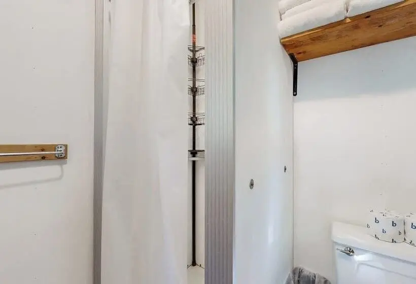 Lakefront Cottage With Dock, Screened Porch, & Island In Biscay Pond