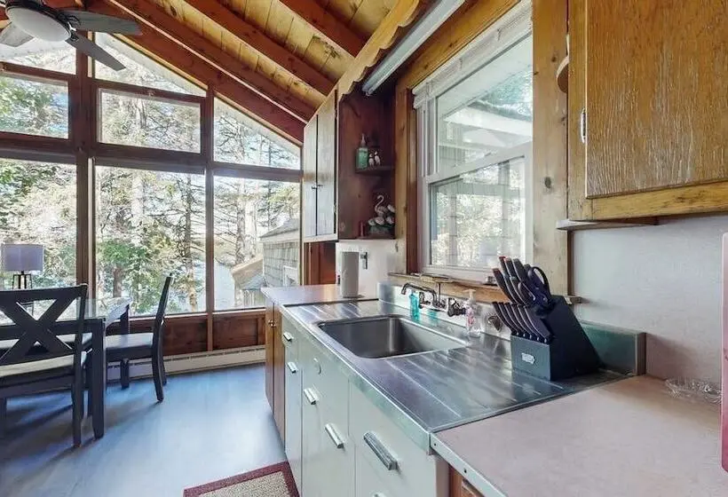 Lakefront Cottage With Dock, Screened Porch, & Island In Biscay Pond