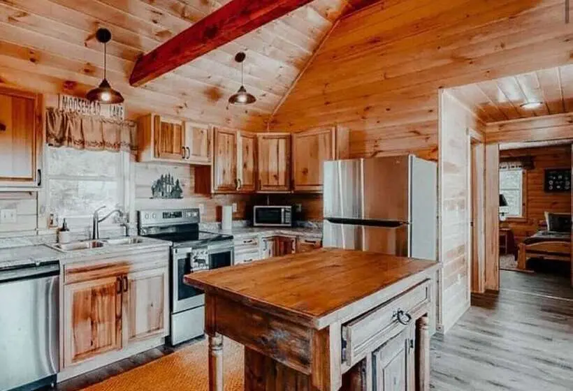 Moosehead State Of Mind, 3br Cabin With Mtn Views & Deck