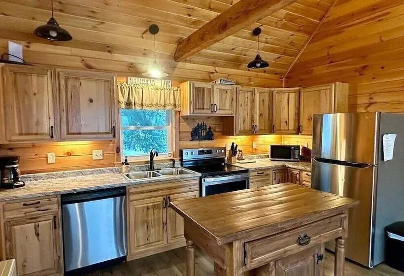 Moosehead State Of Mind, 3br Cabin With Mtn Views & Deck