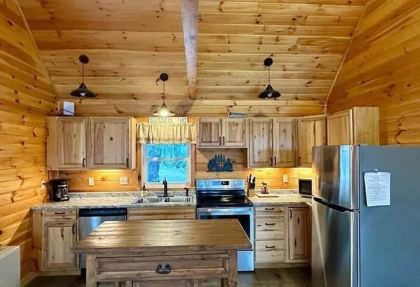 Moosehead State Of Mind, 3br Cabin With Mtn Views & Deck