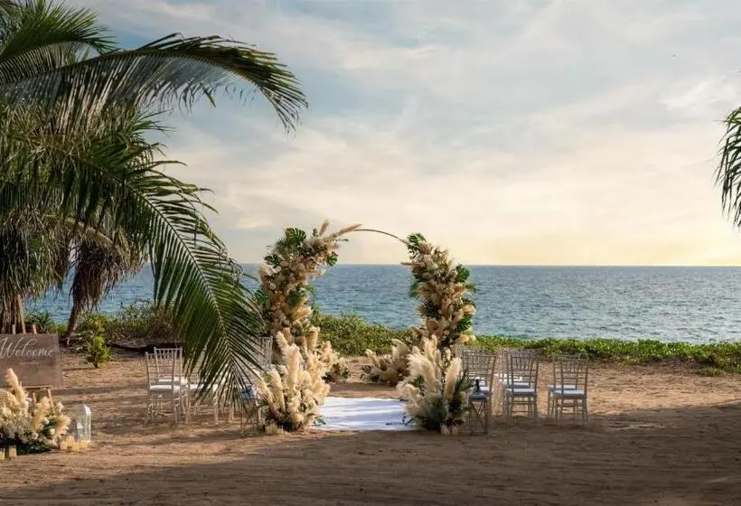 هتل Radisson Blu Resort, Phuket Mai Khao Beach