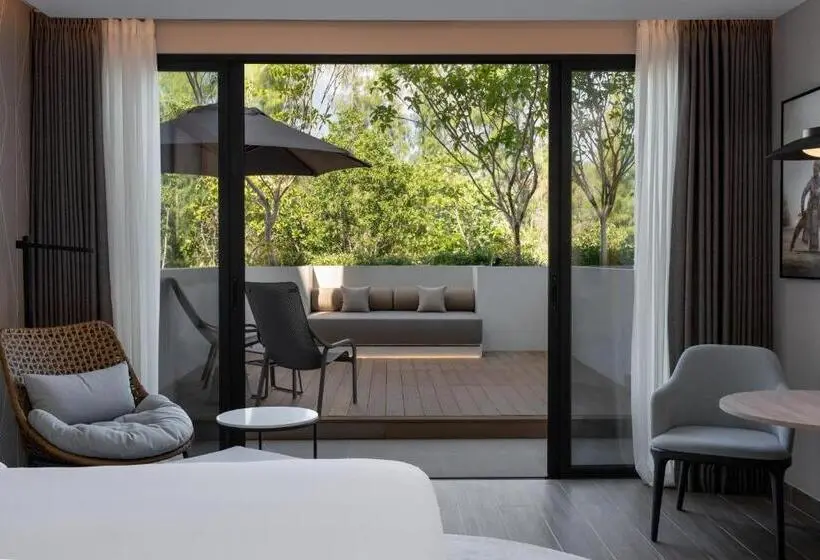 هتل Radisson Blu Resort, Phuket Mai Khao Beach