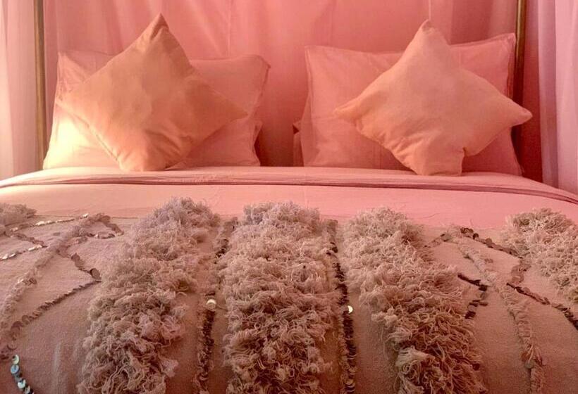 تختخواب و صبحانه The Bohemian Jungle