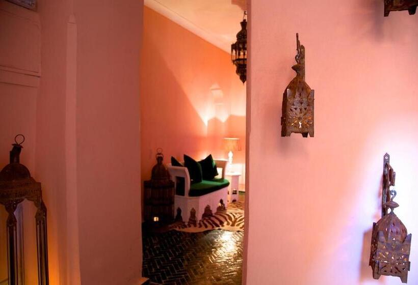 تختخواب و صبحانه The Bohemian Jungle