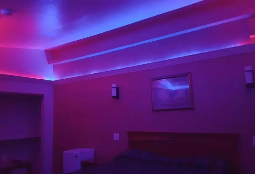 Deluxe Motel, Los Angeles Area