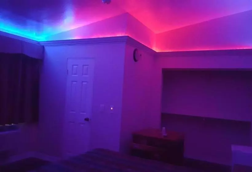 Deluxe Motel, Los Angeles Area