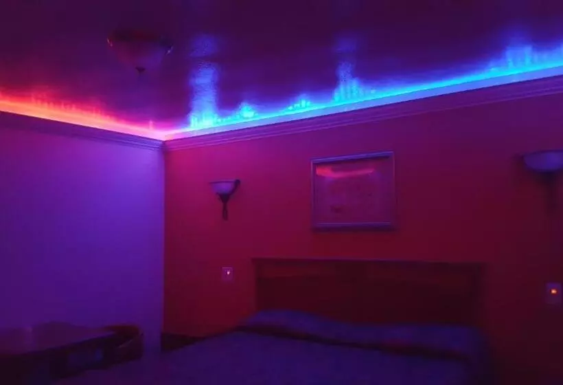 Deluxe Motel, Los Angeles Area