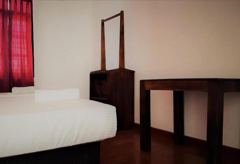 Hotel Alfresco Beach