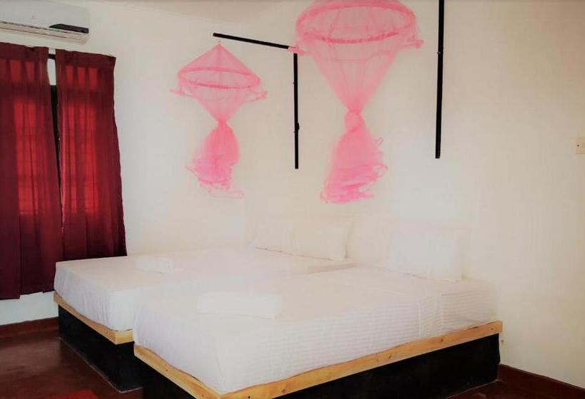 Hotel Alfresco Beach