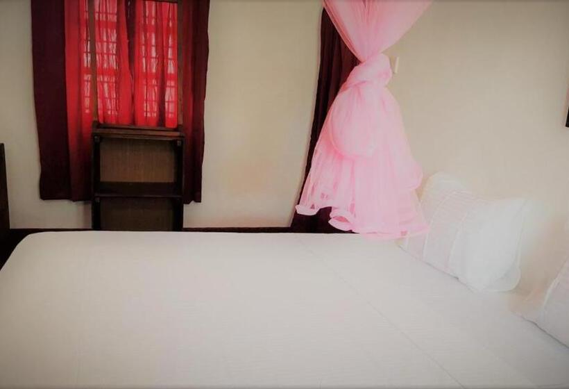 Hotel Alfresco Beach