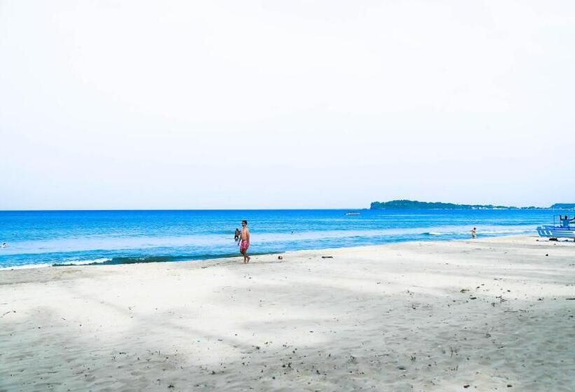 Hotel Alfresco Beach