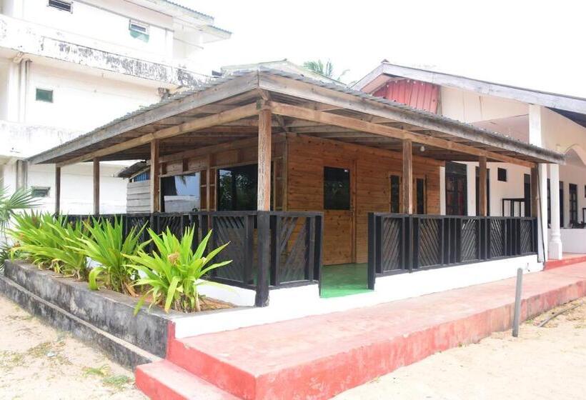 Hotel Alfresco Beach