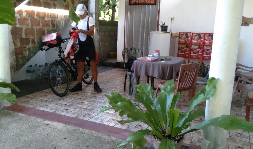 Общежитие Sanithu Homestay Galle