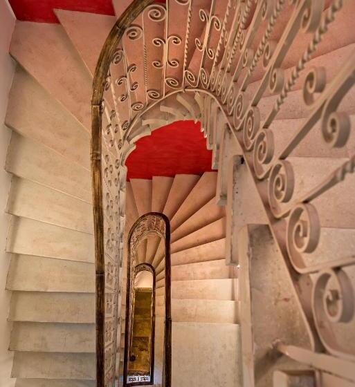 تختخواب و صبحانه The Snop House