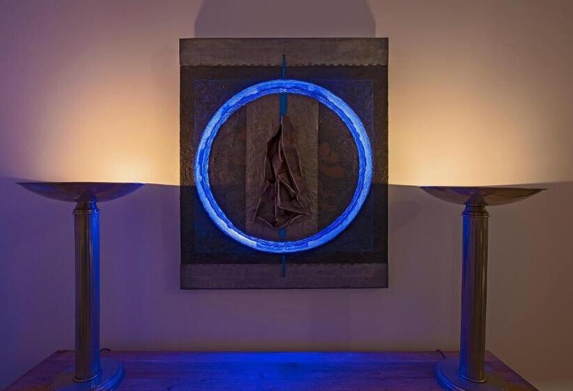 تختخواب و صبحانه The Snop House