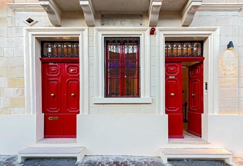 تختخواب و صبحانه The Snop House