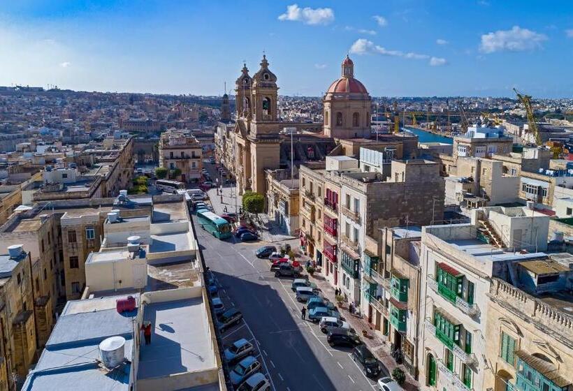 تختخواب و صبحانه The Snop House