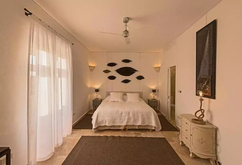 تختخواب و صبحانه The Snop House