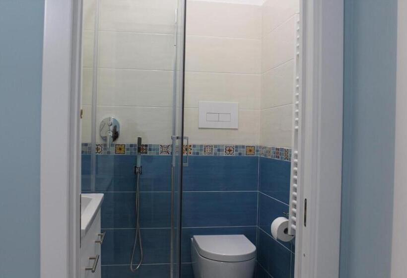 تختخواب و صبحانه Reginella