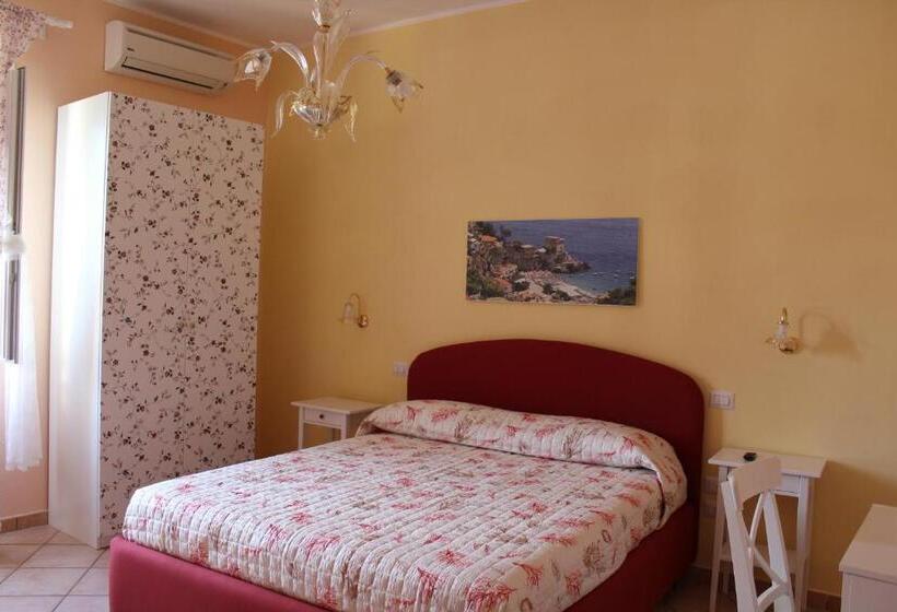 تختخواب و صبحانه Reginella