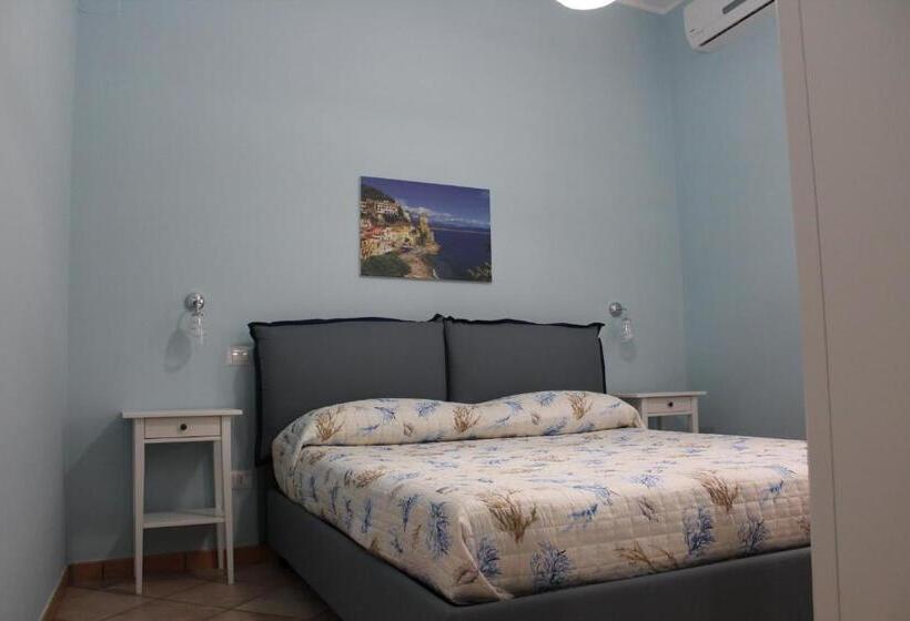 تختخواب و صبحانه Reginella