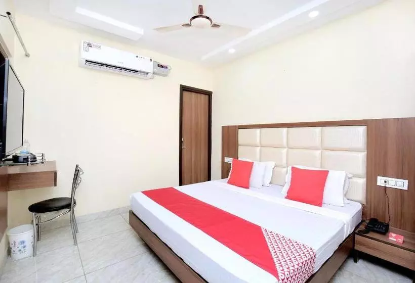 Oyo 14720 Hotel G R Highway