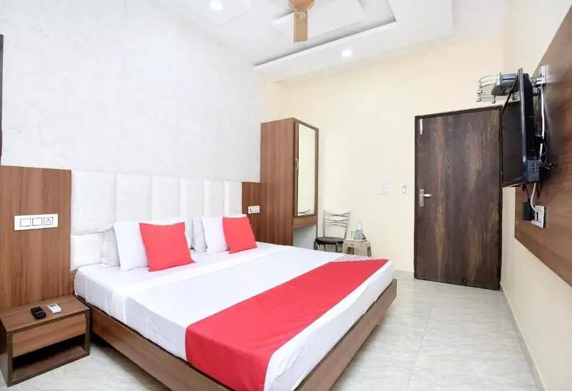 Oyo 14720 Hotel G R Highway