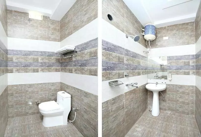 Oyo 14720 Hotel G R Highway