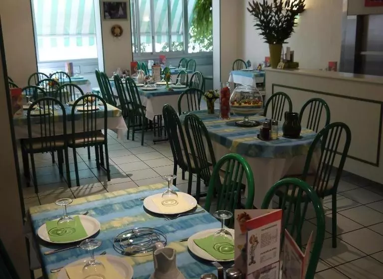 هتل Hôtel Saint Charles