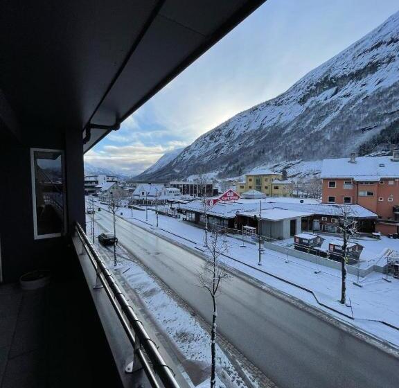 膳宿费 Stryn Kaffebar & Vertshus