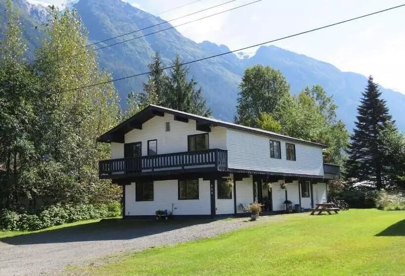 Majatalo Bear Valley Guesthouse